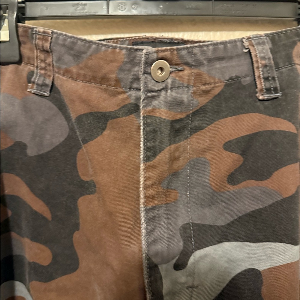 Y2K Camo pants 👖 - Picture 3 of 7